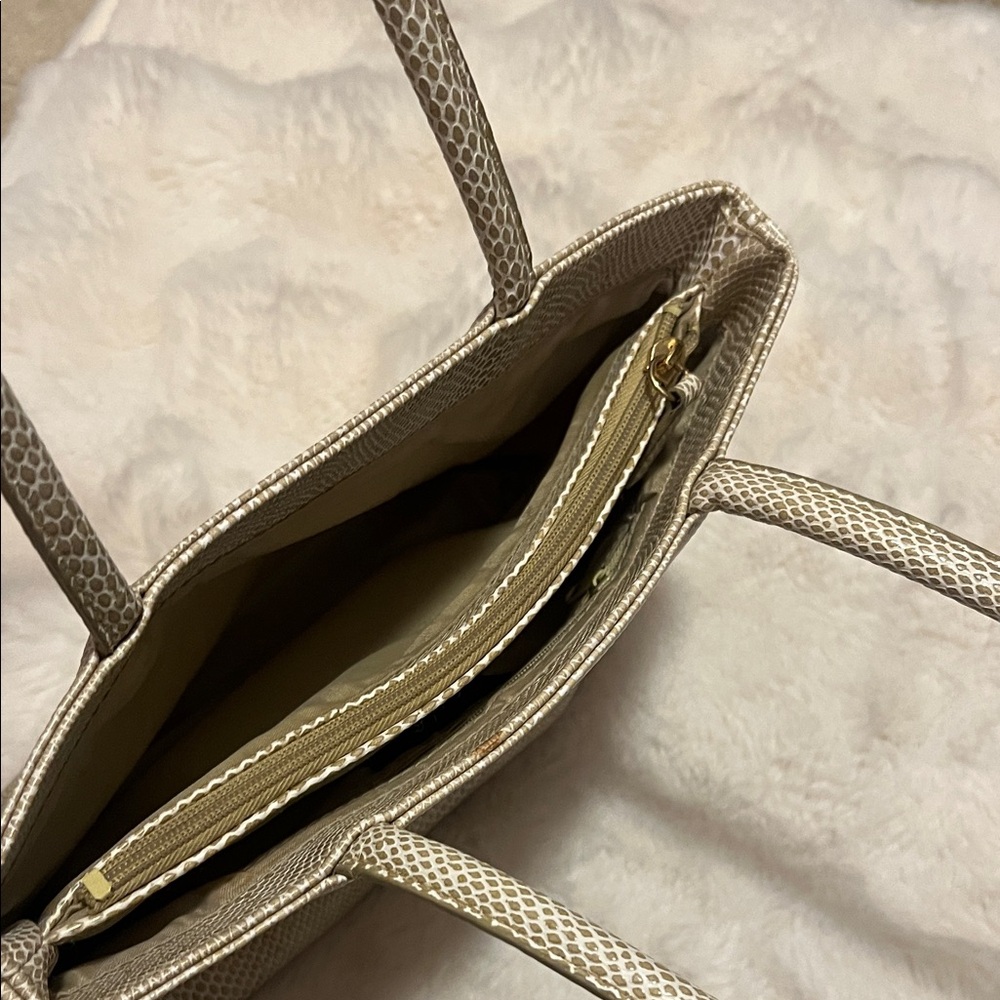 Vintage Bueno white Vinyl Textured Tote Shoulder Bag - Picture 6 of 9